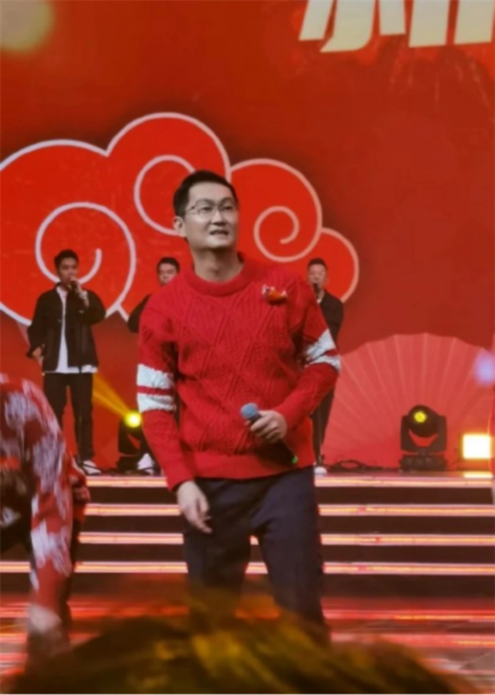 304亿美元身家马化腾年会穿79元毛衣引热议,腾讯64亿北京豪置地