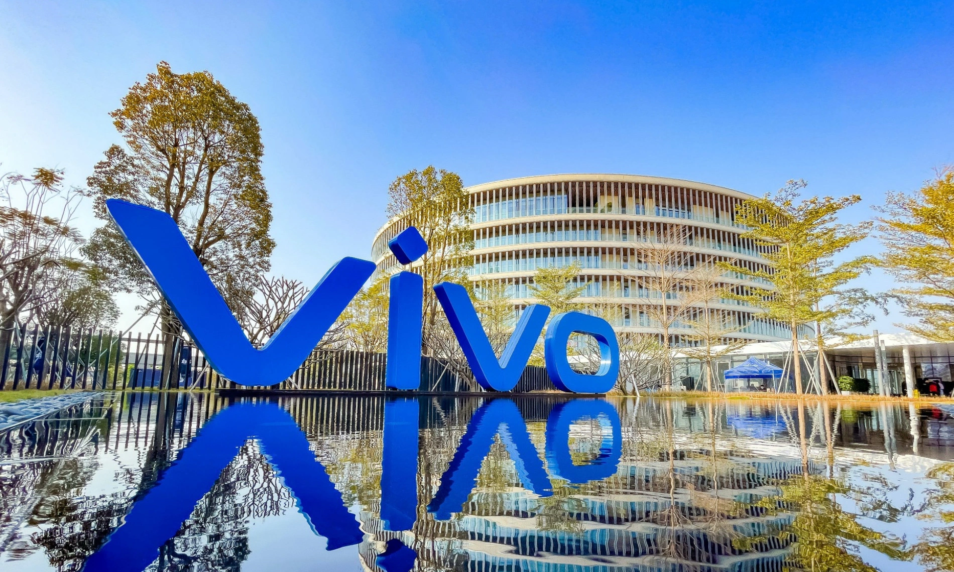 消息称 vivo X200 系列手机配 5500/5600 毫安时电池,厚度 8.x 毫米